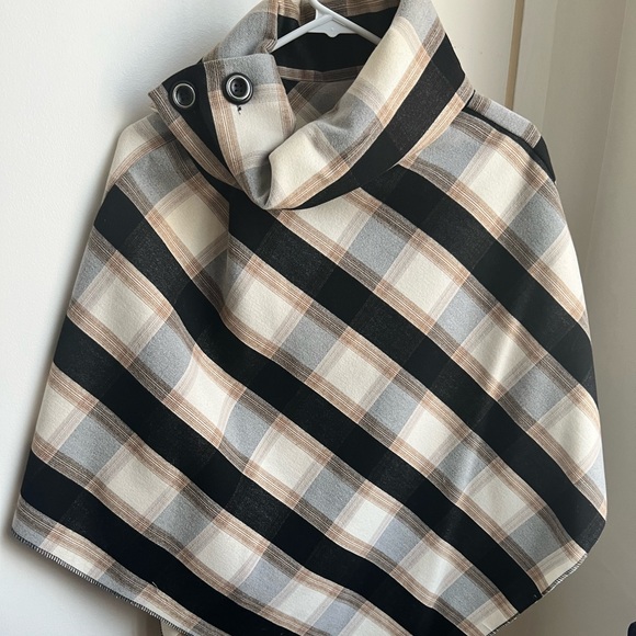 Plaid Cape - Picture 2 of 5